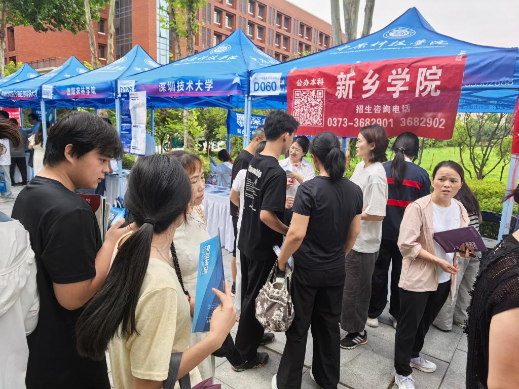 WilliamHill中文官方网站赴郑州开展2026年招生宣传工作
